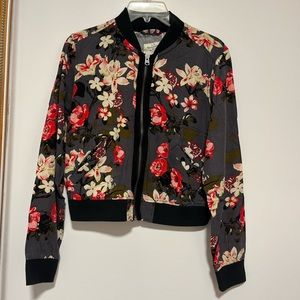 Stunning vintage floral zip up sweater from Abercrombie and Fitch.
